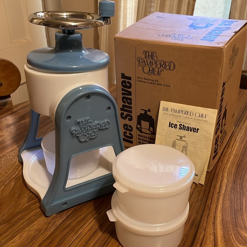 Vintage Pampered Chef Ice Shaver / Snow Cone Maker In Box ~ Like New
